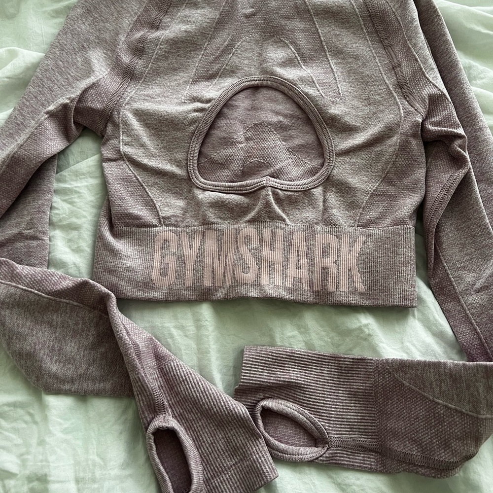 Gym shark top